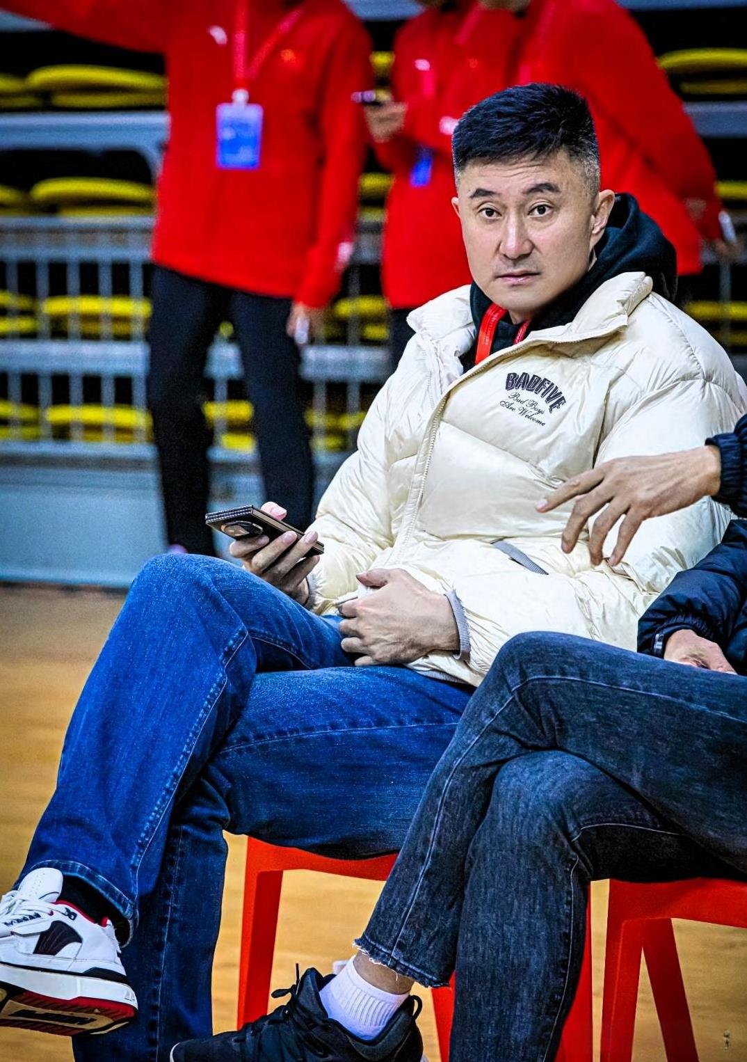 讨论宏远一个技术性话题！杜锋到底是不会用大中锋还是不想用大中锋，以我拙见，杜大帅