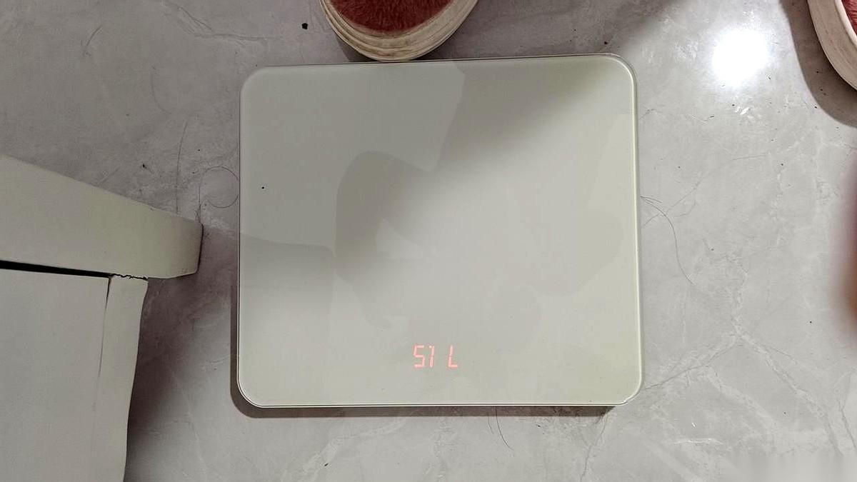 71.5公斤。饿了整整一天后，体重秤终于给了我一个历史新低。我心情不错，晚上出