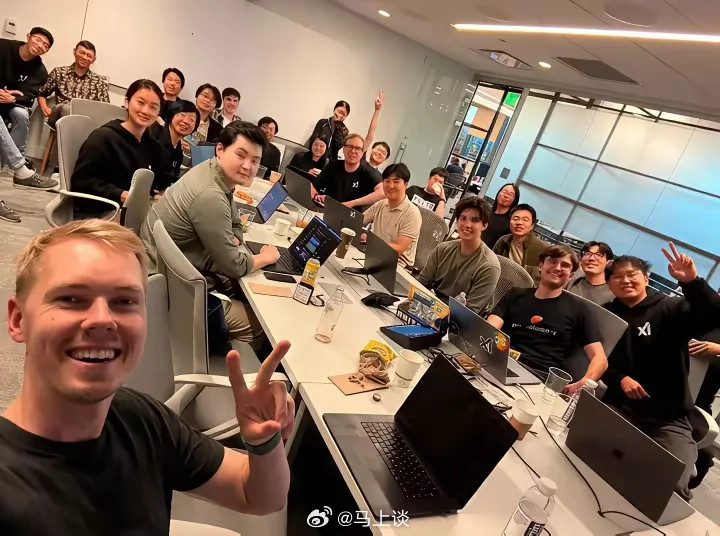 传闻马斯克Grok4开发团队辞退了最后一个白人，变成了全华班。这让我想起之前美国