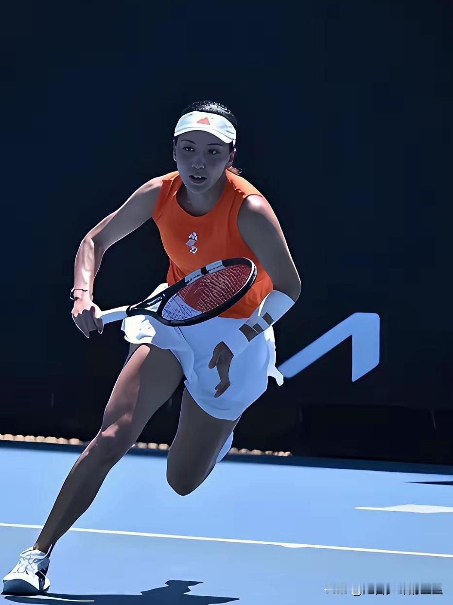 咱中国的网球女神出现了？王欣瑜这气质绝了！最近注意到网球运动员王欣瑜，不少网