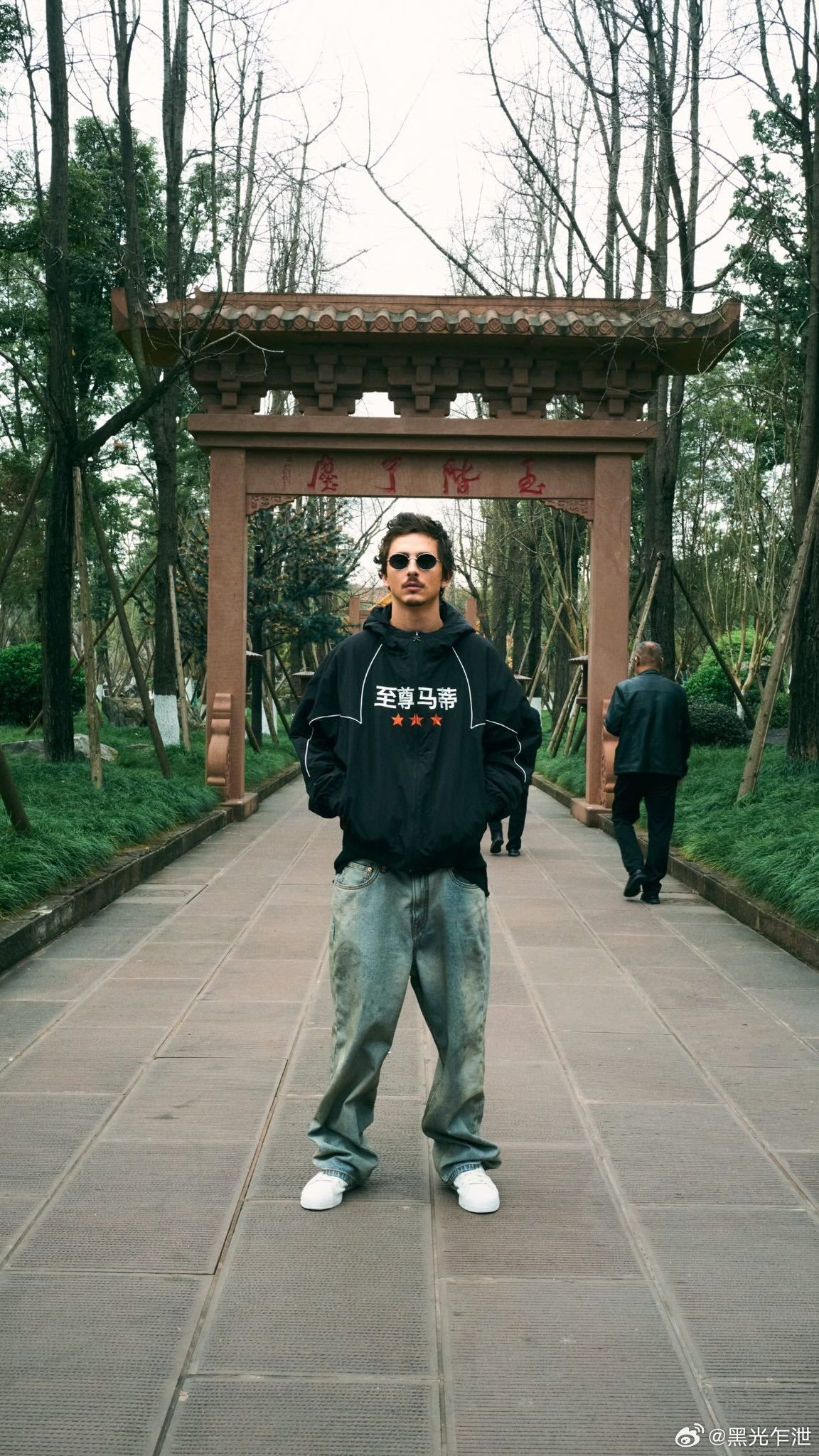 提莫西·查拉梅晒出成都旅游照：