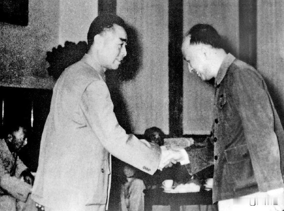 1956年，钱学森受邀给解放军高级将领讲课，提出：“我国应该组建火箭军！”周总理