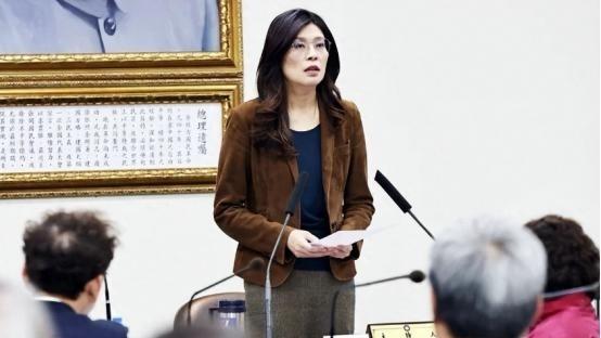 郑丽文韩国瑜联手清党渣，侯友宜卢秀燕跪地求饶，国民党终于姓郑。郑丽文能杀出重围当