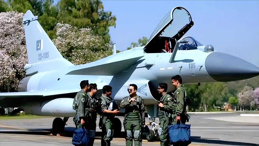 最近巴基斯坦的一个操作让不少人纳闷，明明在之前的5.7空战里，美国不让F-16战