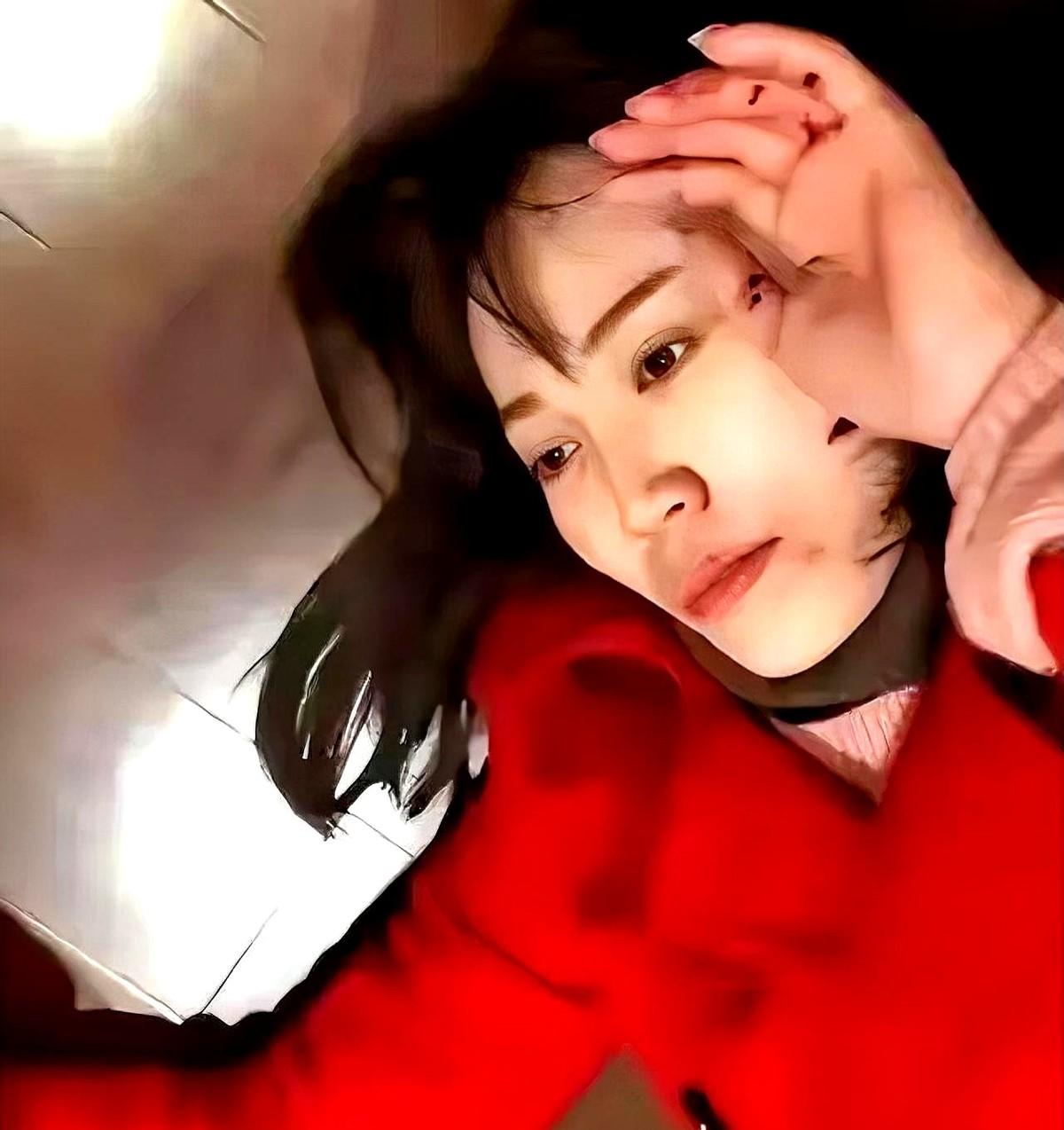 马蓉和王宝强，离婚后活成了两个世界。分了五千万现金和房产，马蓉带着女儿去了澳