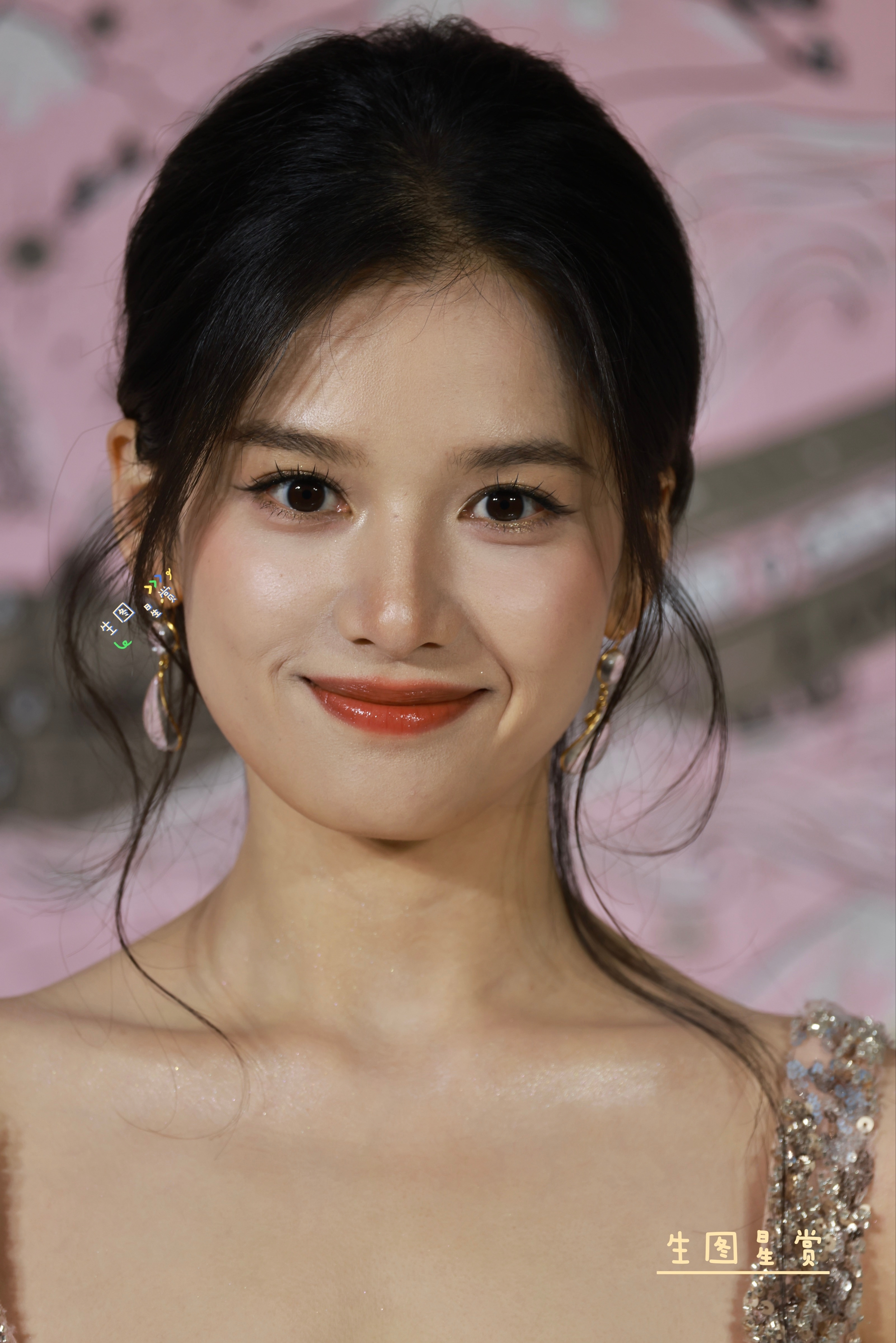 张婧仪×杭州兰蔻怼脸拍的千金公主👸🏻✨张婧仪香槟色亮片裙张婧仪​​