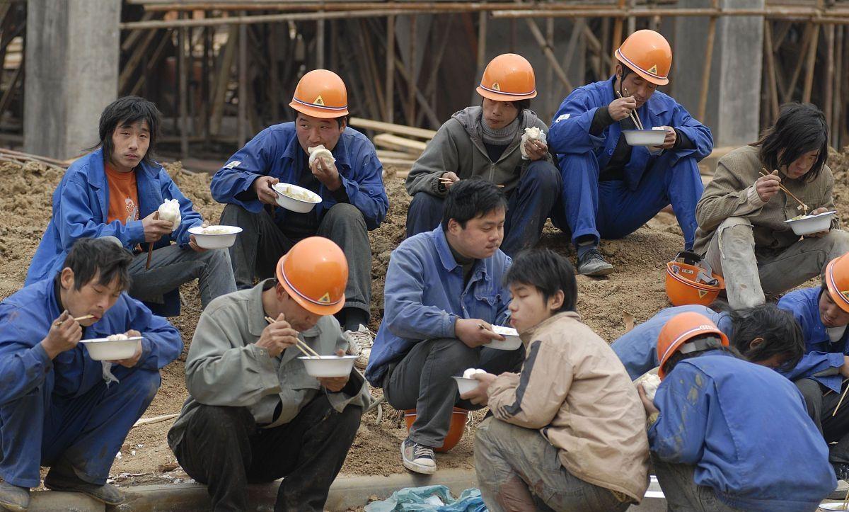 6月1日起工地超龄用工全国统一，60岁农民工不用再瞎跑2026年6月1日起