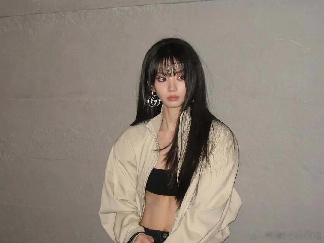 🍩是不是有点心机，从来不晒健身房照片，竟然有了腹肌