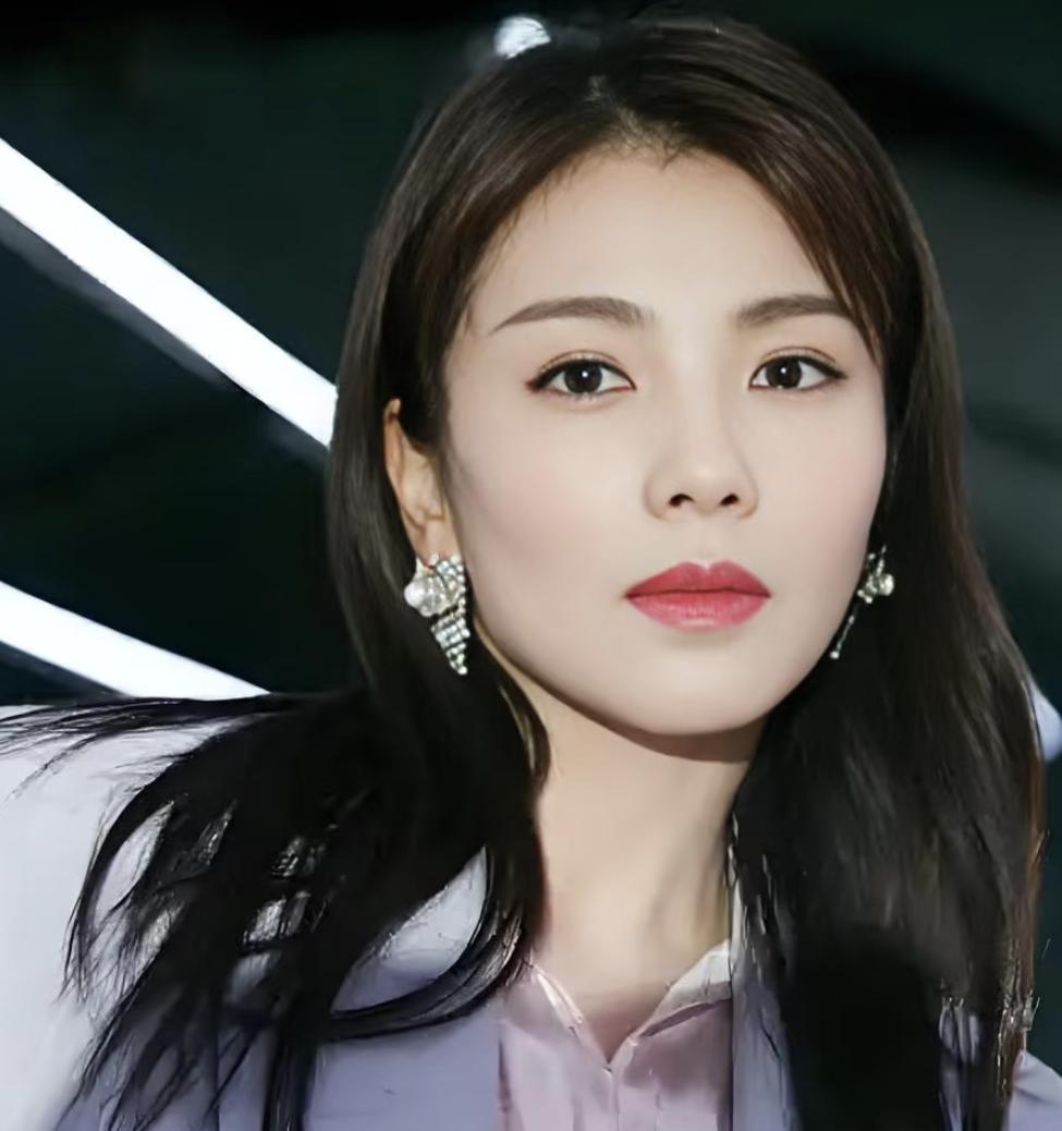 都说娱乐圈是名利场，但有种东西，比资源还稀缺。那就是你产后狼狈不堪，有人会直接