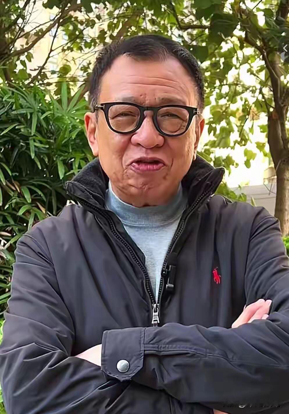 这老头子真能装！谁能想到，一个月前许绍雄尚能健步如飞，逛街，陪伴女儿许惠菁去吃她