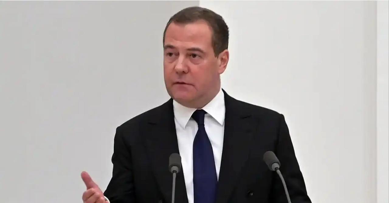 英国刚把俄冻结资产的13亿美元利息转给基辅，9月4日，俄罗斯的梅德韦杰夫马上放话