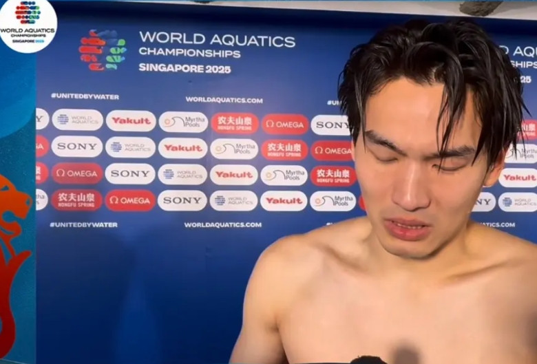 徐嘉余失声痛哭，今天上午的男女4*100米混合泳接力预赛后，中国队第三进了晚上的