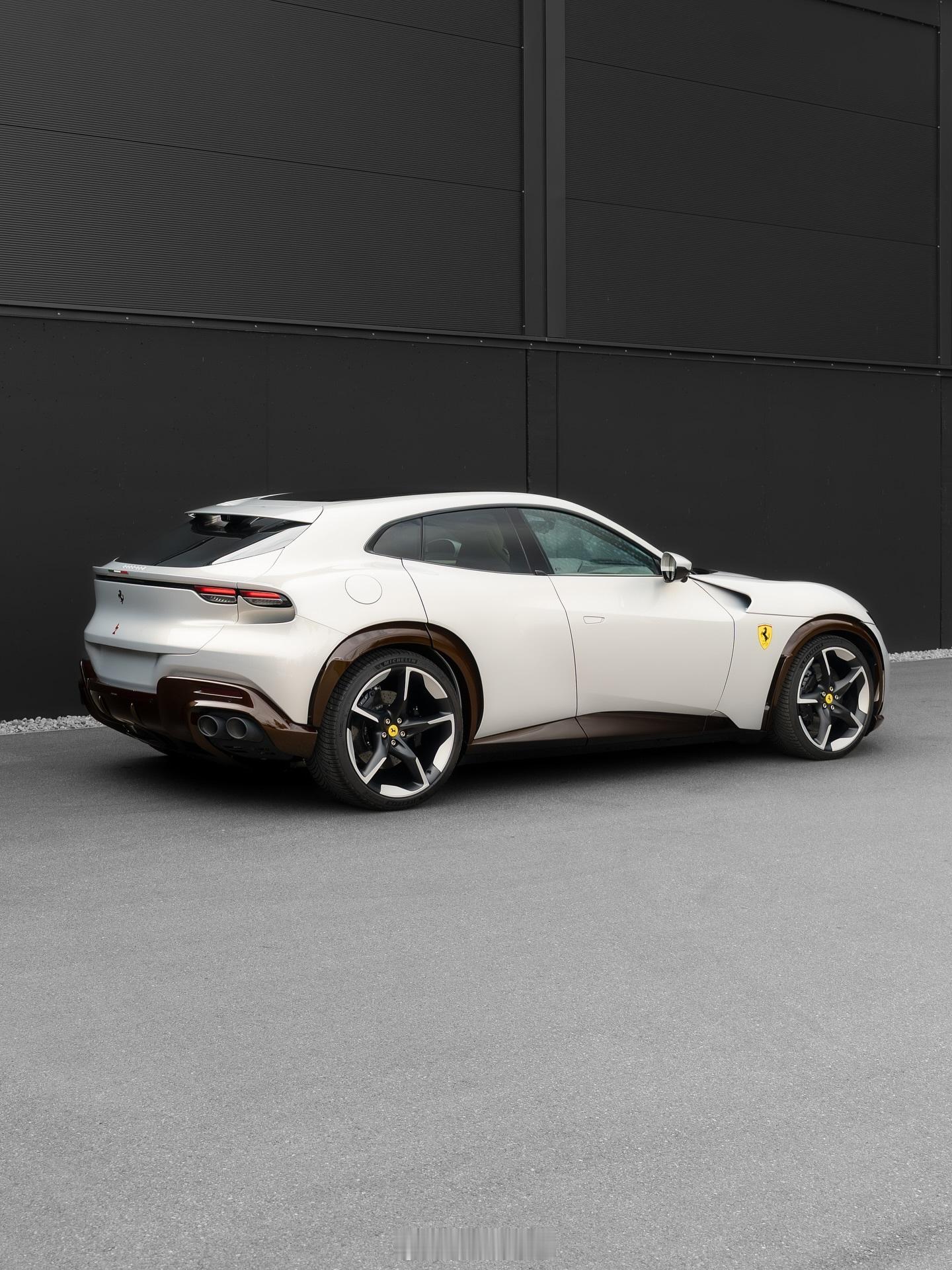 白色法拉Purosangue，配备Novitec排气系统、悬架