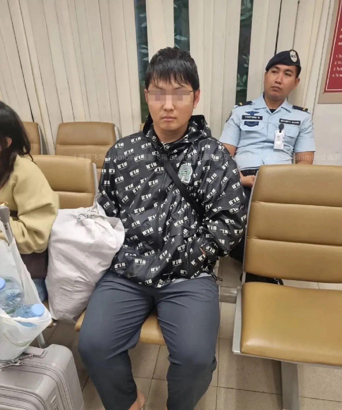 不会用自助闸机，代价能有多大。曼谷素万那普机场这起闹剧，答案是终身禁入泰国，还可