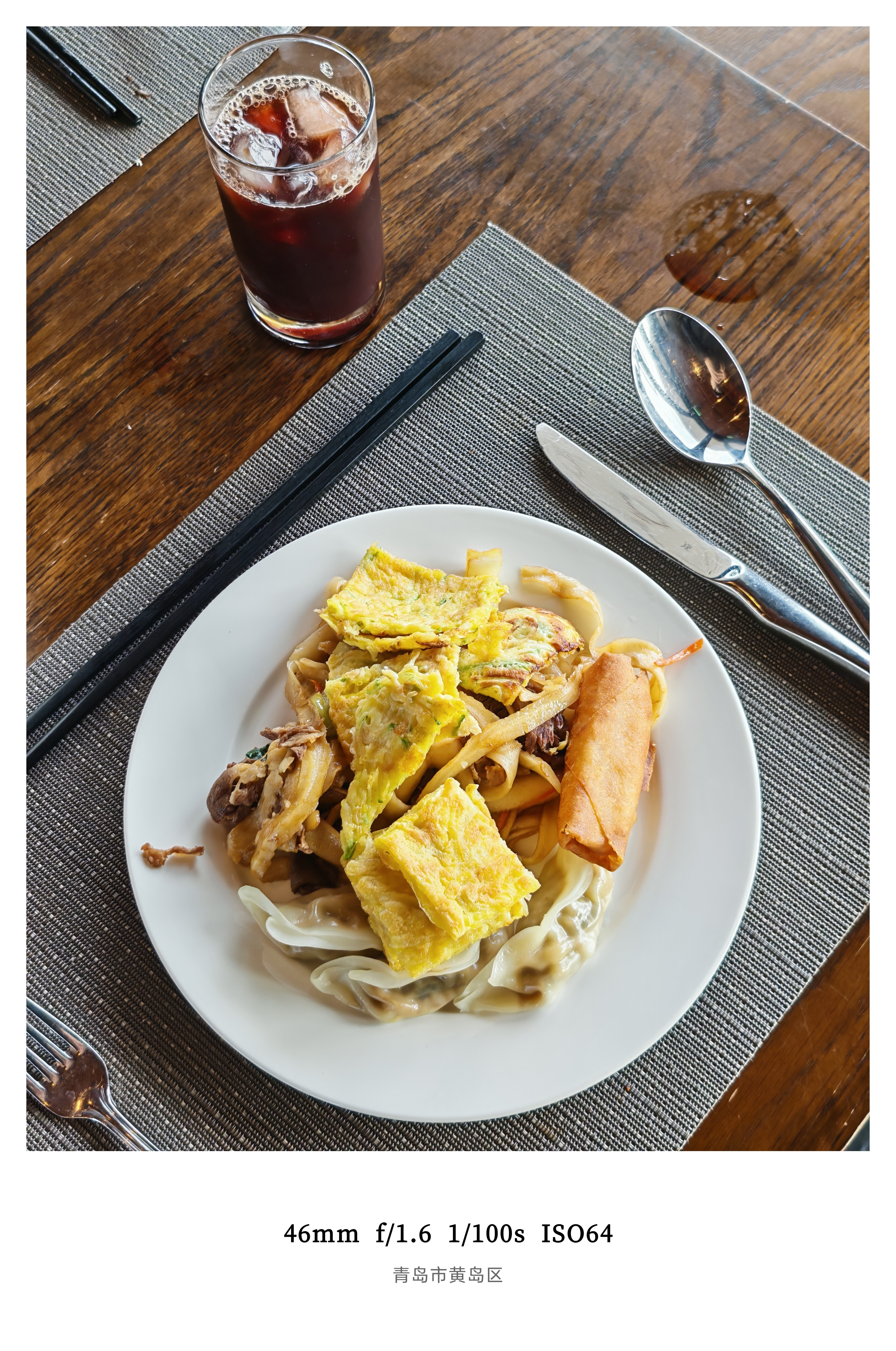 一个多月没正经吃早饭了今儿不赶时间就着海景美美享受虽然不知道为啥酒店提供狗不理包