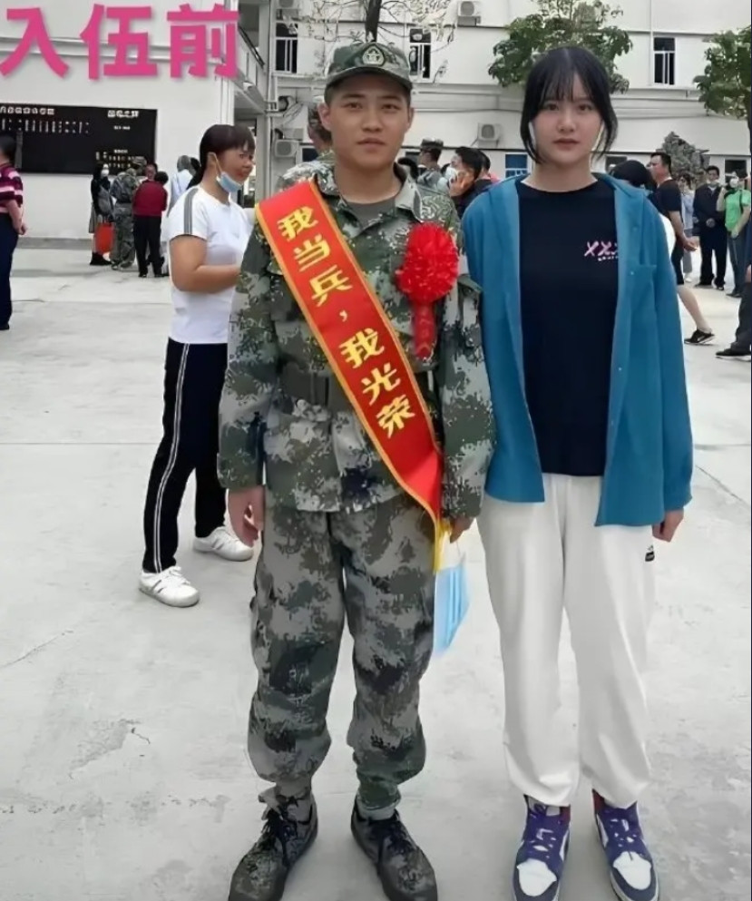 入伍和退伍，两人的气质都变了