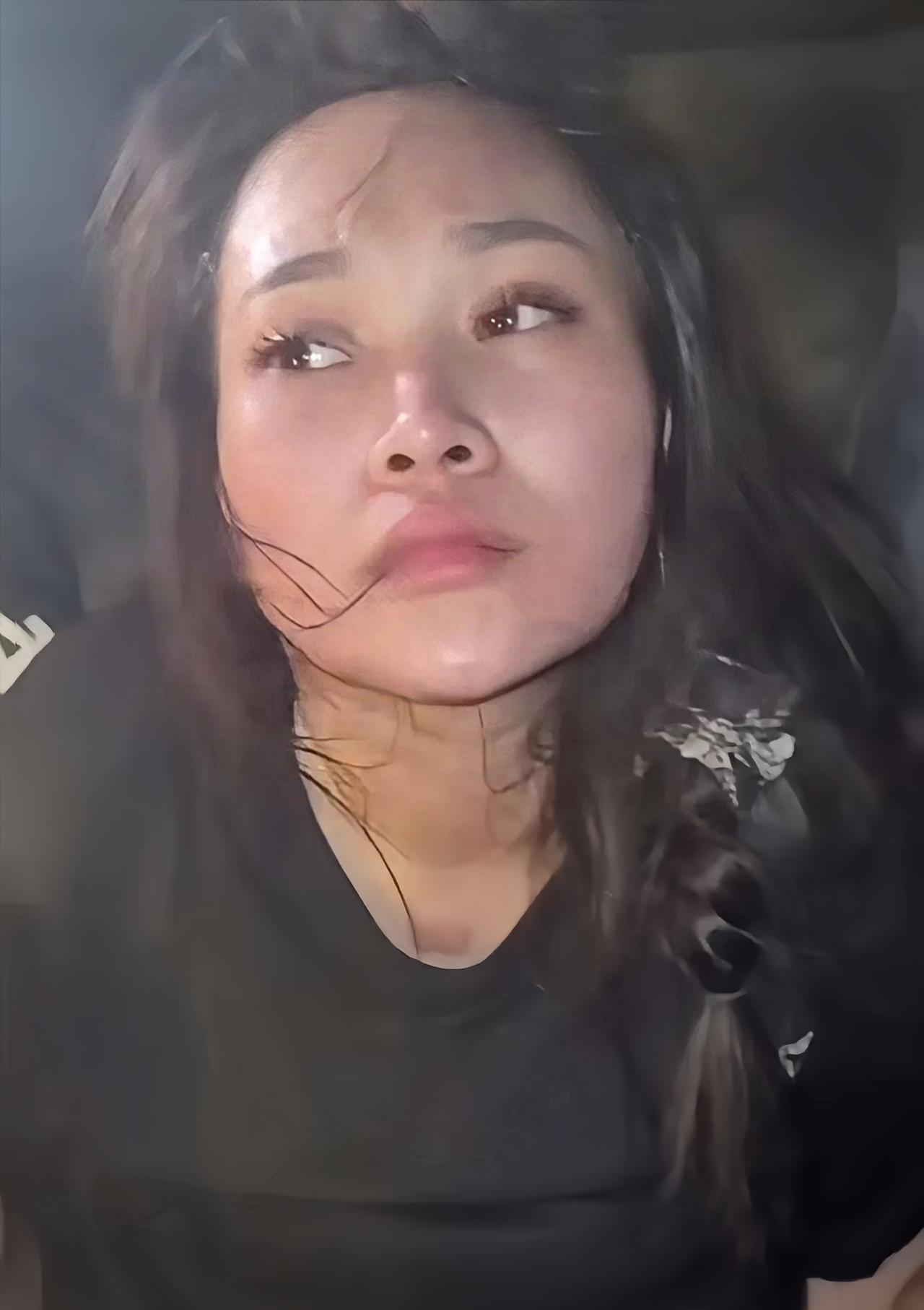 这位东南亚大嫂真是挺矛盾的一个人说她糊涂，她知道把表卖掉换钱救夫，心思全扑