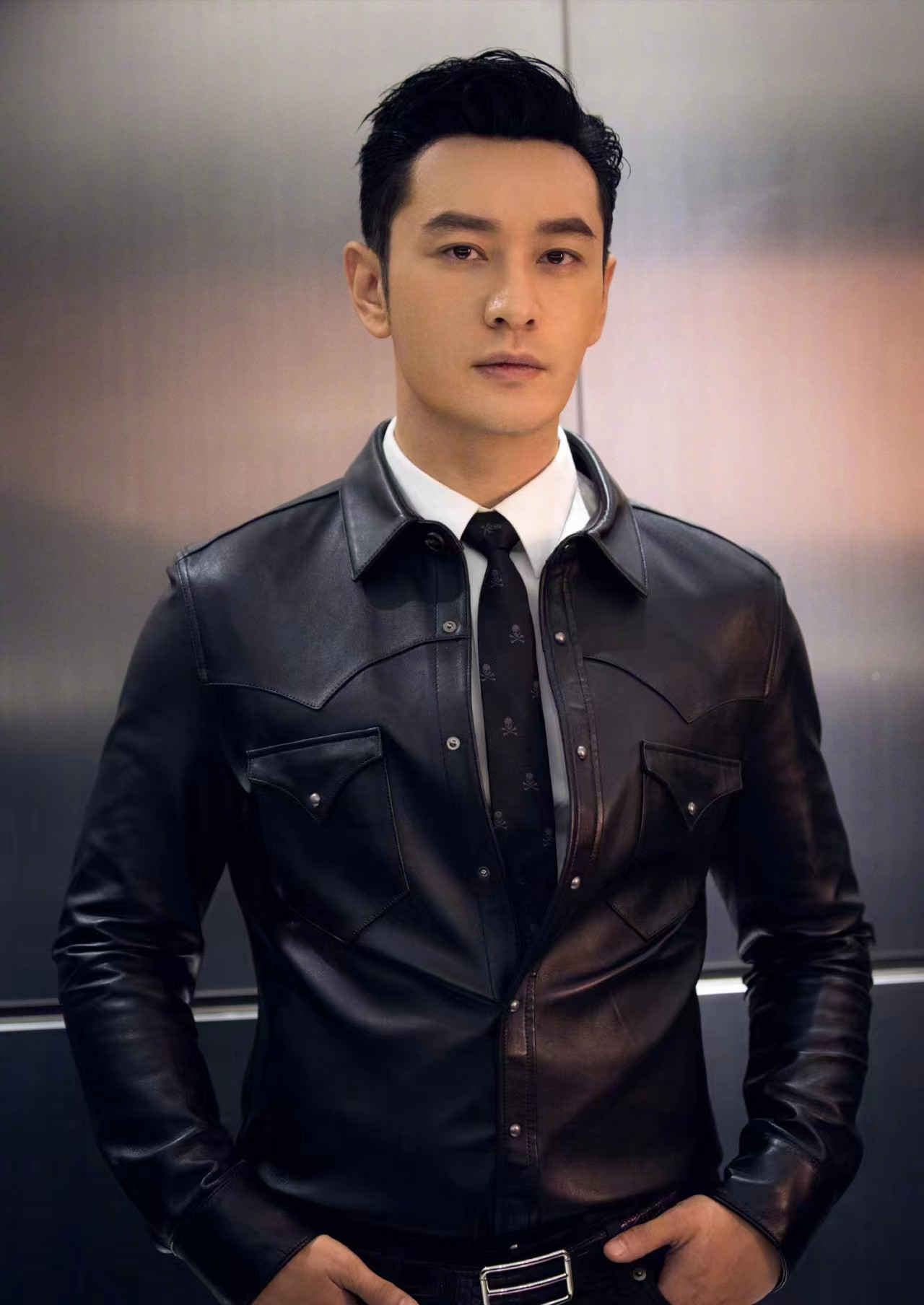 我感觉黄晓明但凡有谢霆锋一半才华，也能成为大陆唯一巨星。