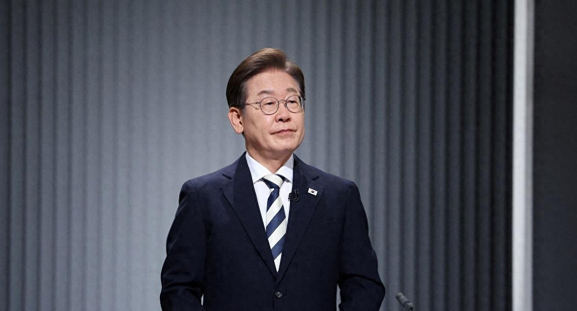 韩国经济悬了？李在明终于低头认怂！韩国经济现在就像走钢丝