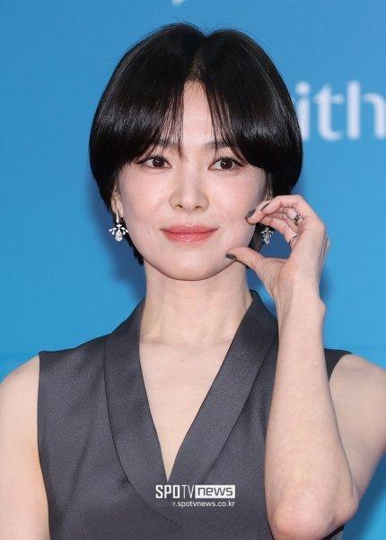 今日百想红毯女明星造型。宋慧乔｜IU｜秀智｜金泰梨｜李惠利｜林智妍秀智好美IU白