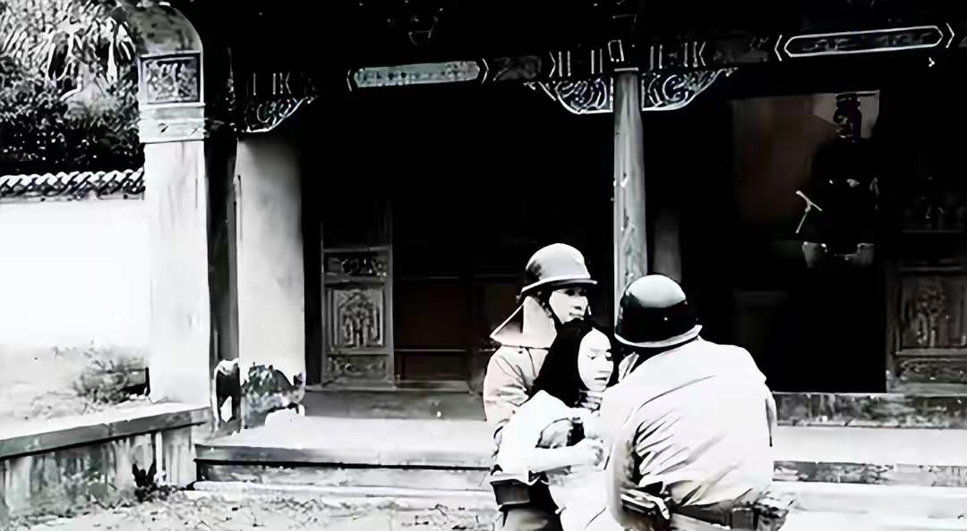 漂亮的母女遭遇日本兵，因为她们的美貌，倭寇更加变态那年头，旅顺城里最能让人