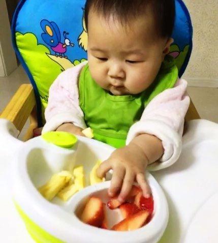 8个月已经长牙的宝宝饮食上应该做什么改善