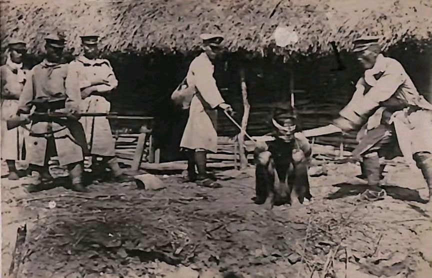 这张照片拍摄于1904–1905年日俄战争期间，地点位于中国东北的满洲地区（今辽