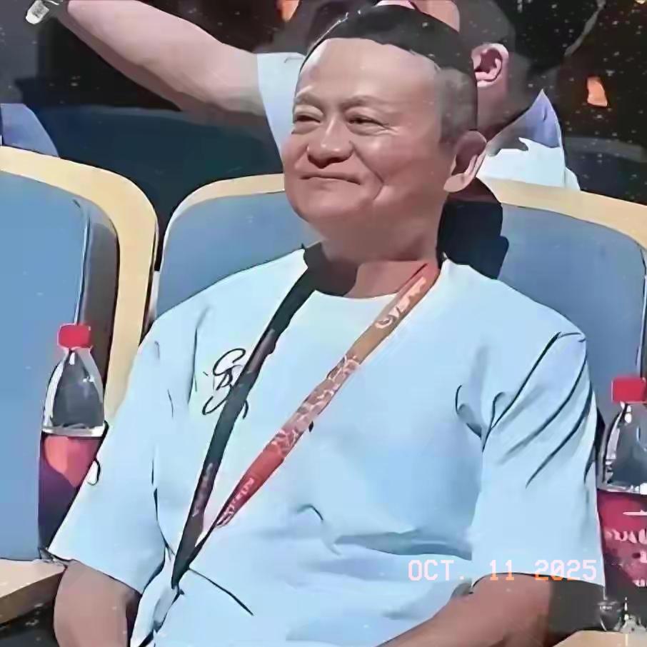 马云现在胖得像尊佛似的，一看就是富贵相，真是越活越有“福相”。