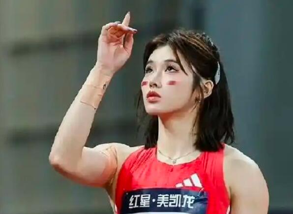 吴艳妮在亚洲田径锦标赛中仅以千分之七秒之差错失金牌，获得女子100米跨栏季军，这
