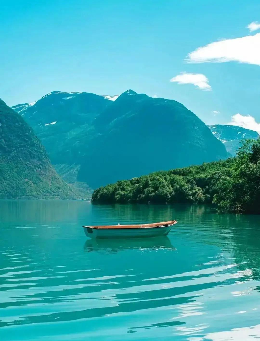 钱，真的太重要了！当你每个月稳定有7000元的收入时，你日常开销生活就没有压