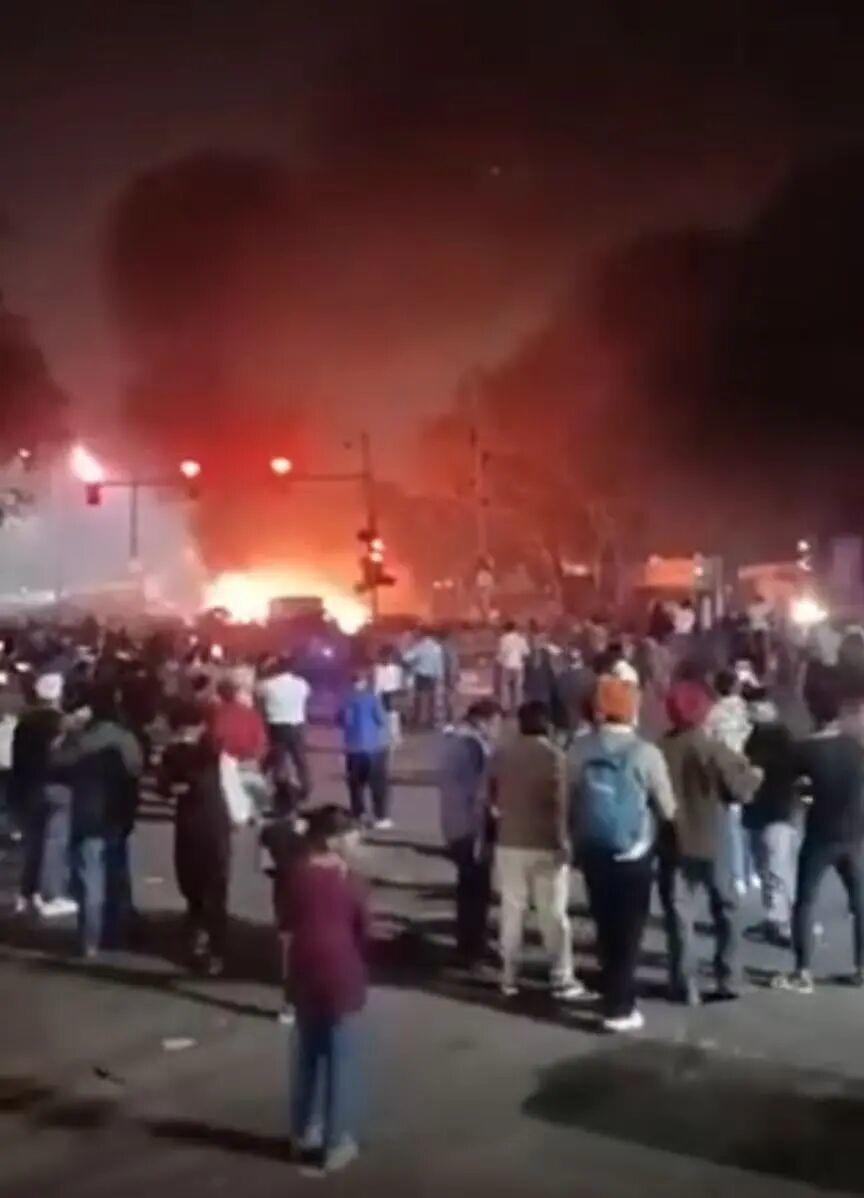 11月10日，印度首都发生汽车爆炸，造成10人死亡。11月11日，巴基斯坦首都