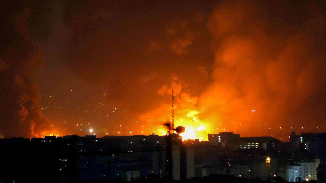 卡塔尔能源死刑正式宣判，拉斯拉凡的火光烧穿了全球供气网！两枚导弹直接废掉五分之一