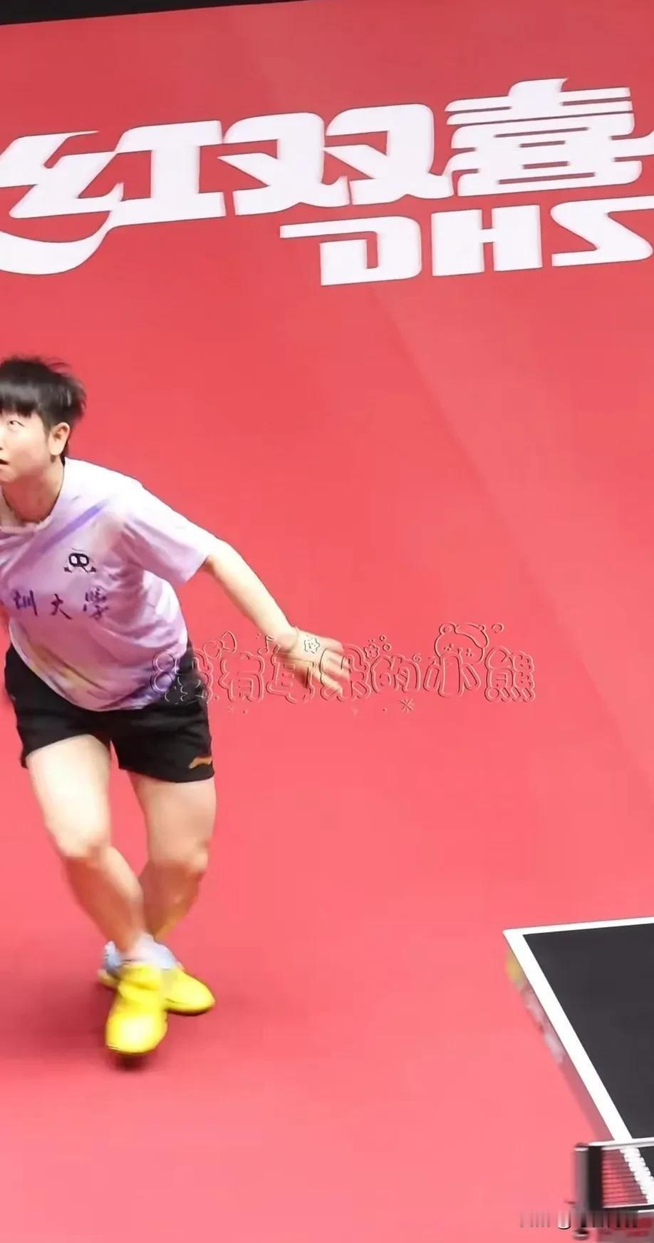 “天哪！宝宝，你怎么可以闯这么大的祸！”不怕不怕，有人给她兜底呢！当小莎的球