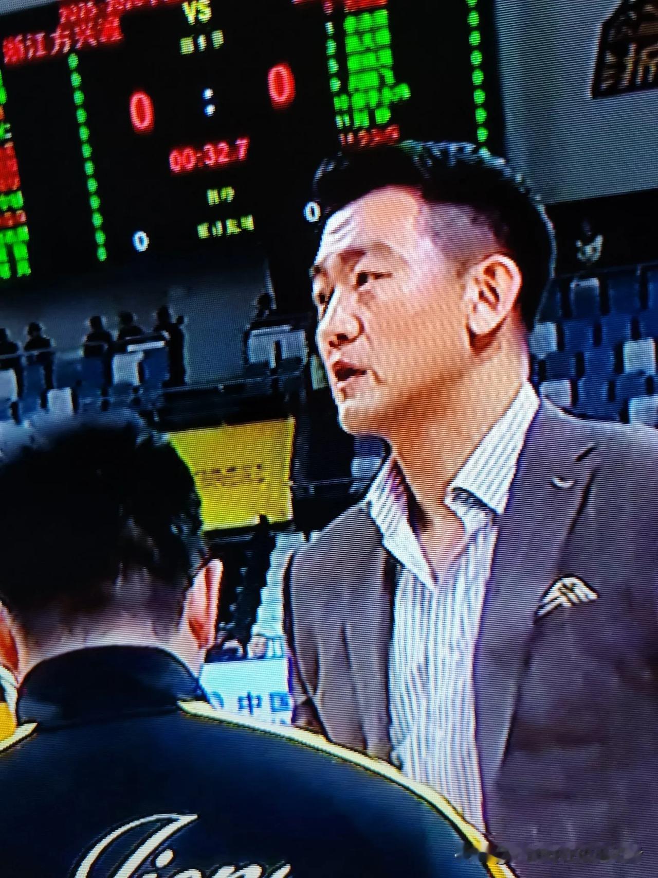 今晚7点35分，CBA常规赛上演五场大战，排在榜单前五强队悉数亮相，将带来难得精