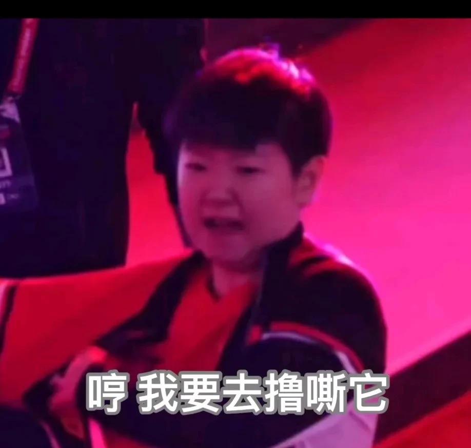 “脾气爆，她说考不过就把我D丝！”我居然有点相信了！这两天的比赛小咪都是骂骂