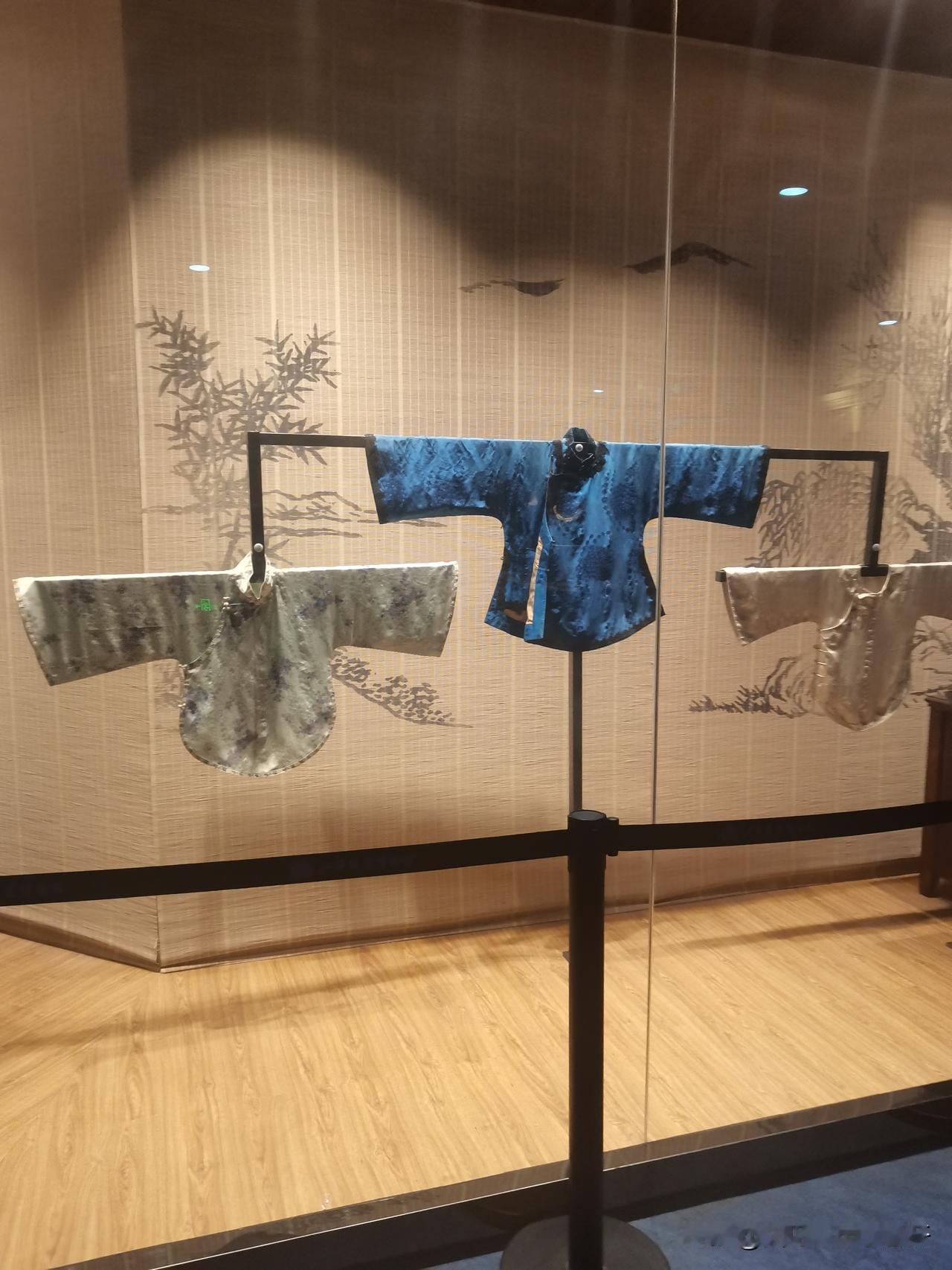 发现好几个同事蠢蠢欲动想延迟退休我们单位这种老牌央企，我总觉得日落西山，我们