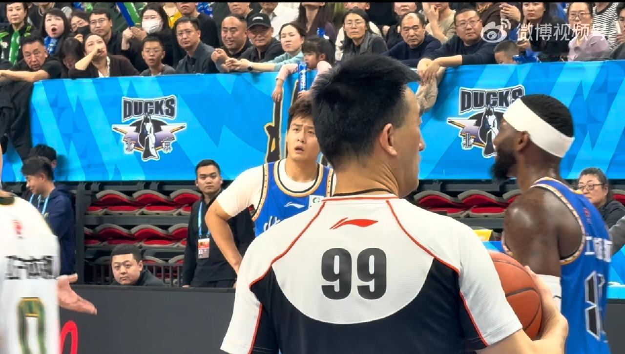 强强对话，北京男篮击败辽宁，胜利至少有三方面因素：1、陈盈峻再次成为关键先生