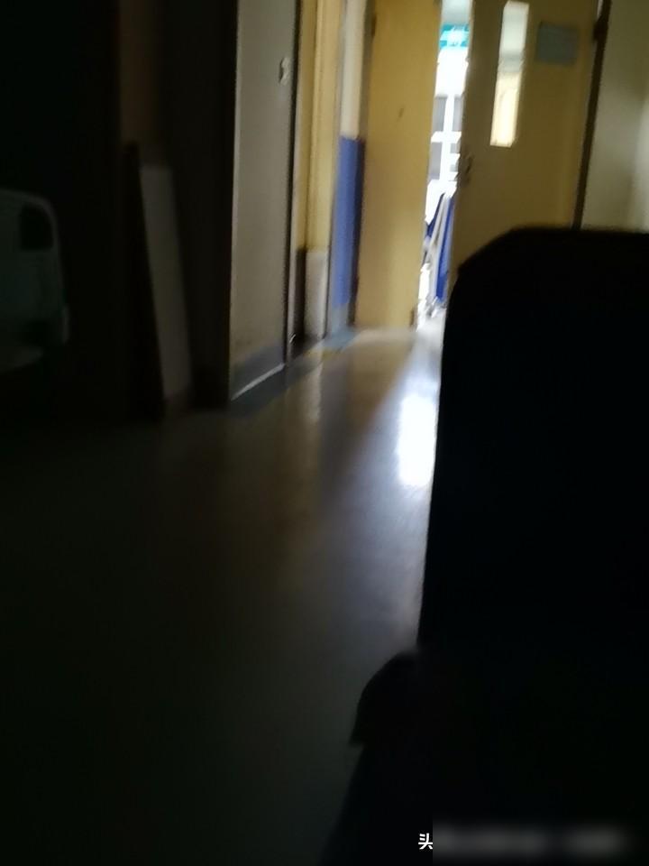 一个病房四个人，有三个人控糖过度，住进了人民医院的内分泌科。说真的我身边好多