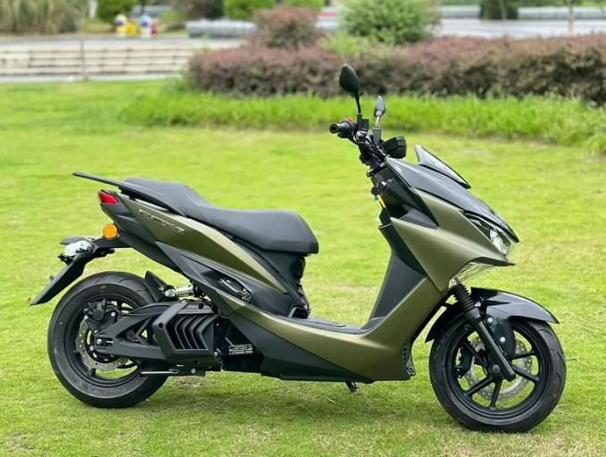 谁能想到？曾经动辄五六千的小牛、九号，现在居然杀到3000档了！最近电摩市场