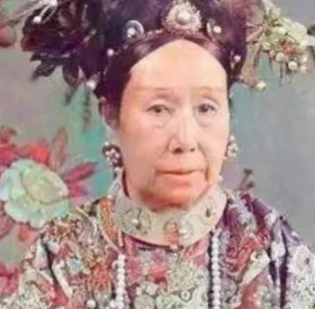 真是绝了。人家军舰开到家门口，炮口都快怼到脸上了，晚清这群守着皇权的权贵，第一