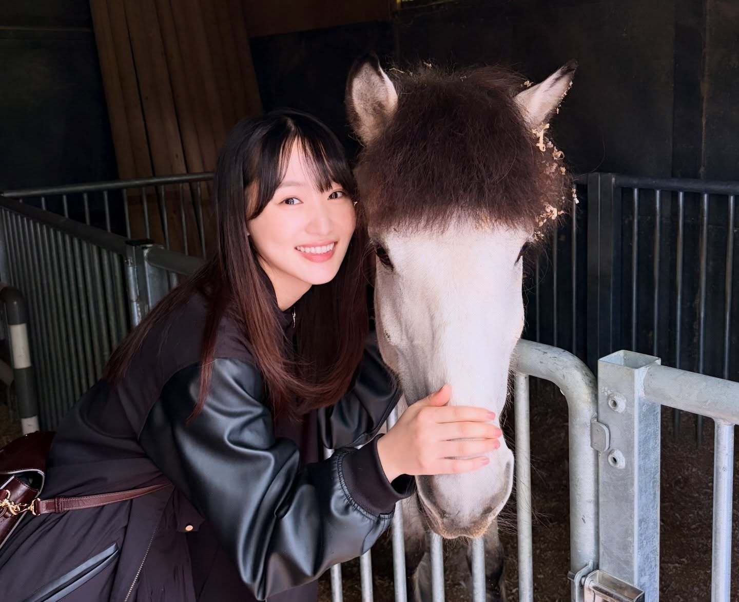 菅井友香「馬術部時代にお世話になった馬に挨拶に行けました🐴これから更にのんびり