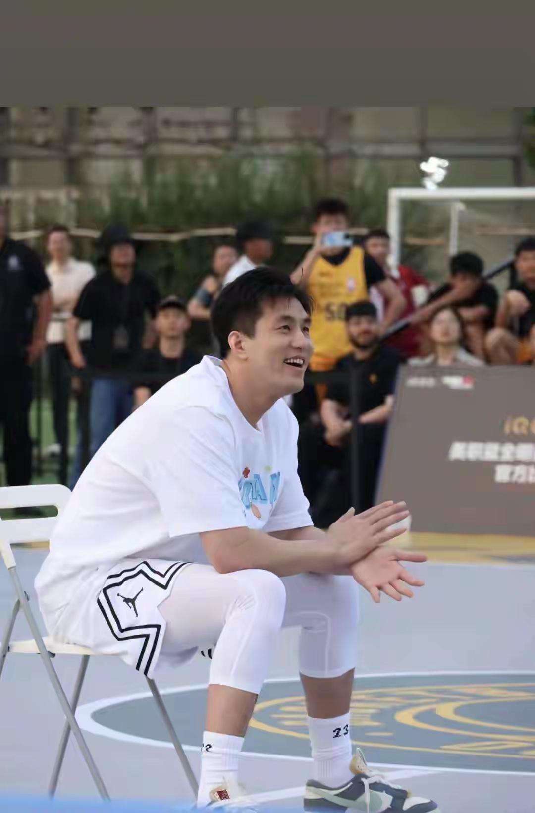 【CBA10大现役球星球迷尊称】第一名:郭艾伦〔大侄子，大漂亮〕，第二名:周琦