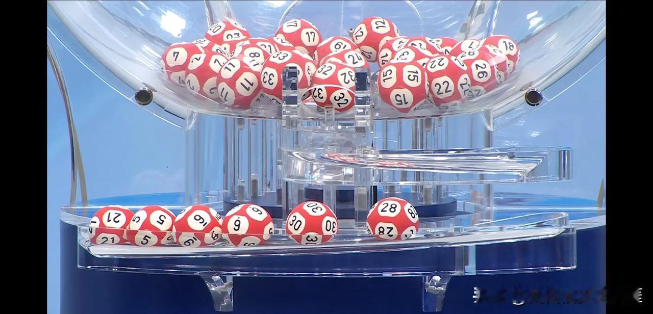 004期双色球的一些感觉上期开出3大3小，1字头彻底消失，0头和0路疯狂，25