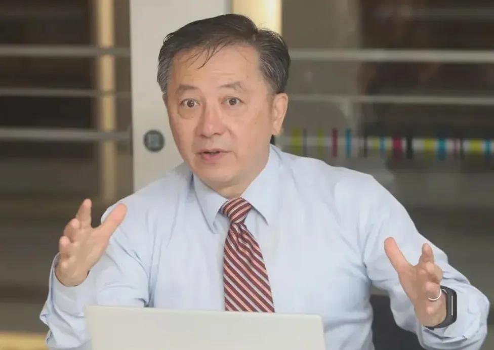 叫嚣“看不到中国大陆在台海战争有赢的可能性”，还鼓动民进党应强力打压、惩办岛内统