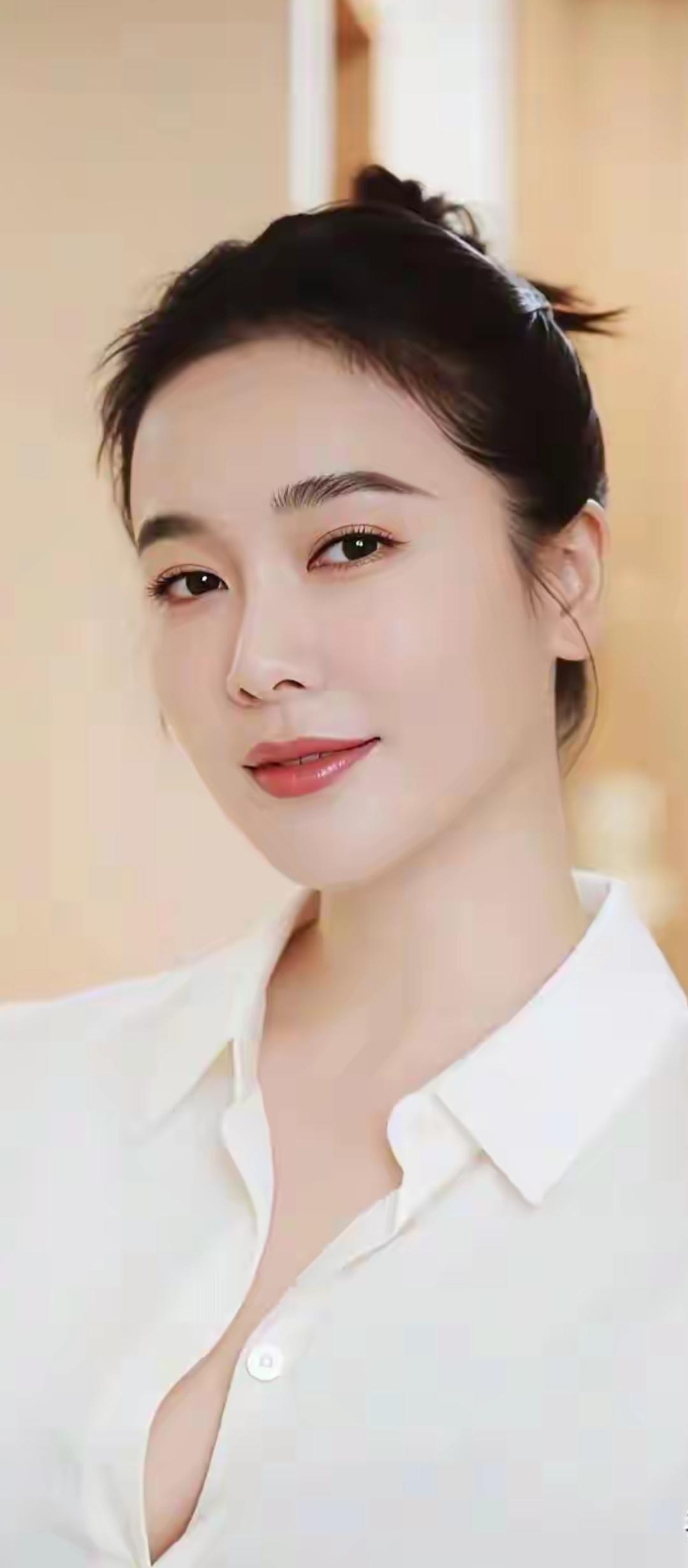 优雅白衬衫，清新自然美！💄✨