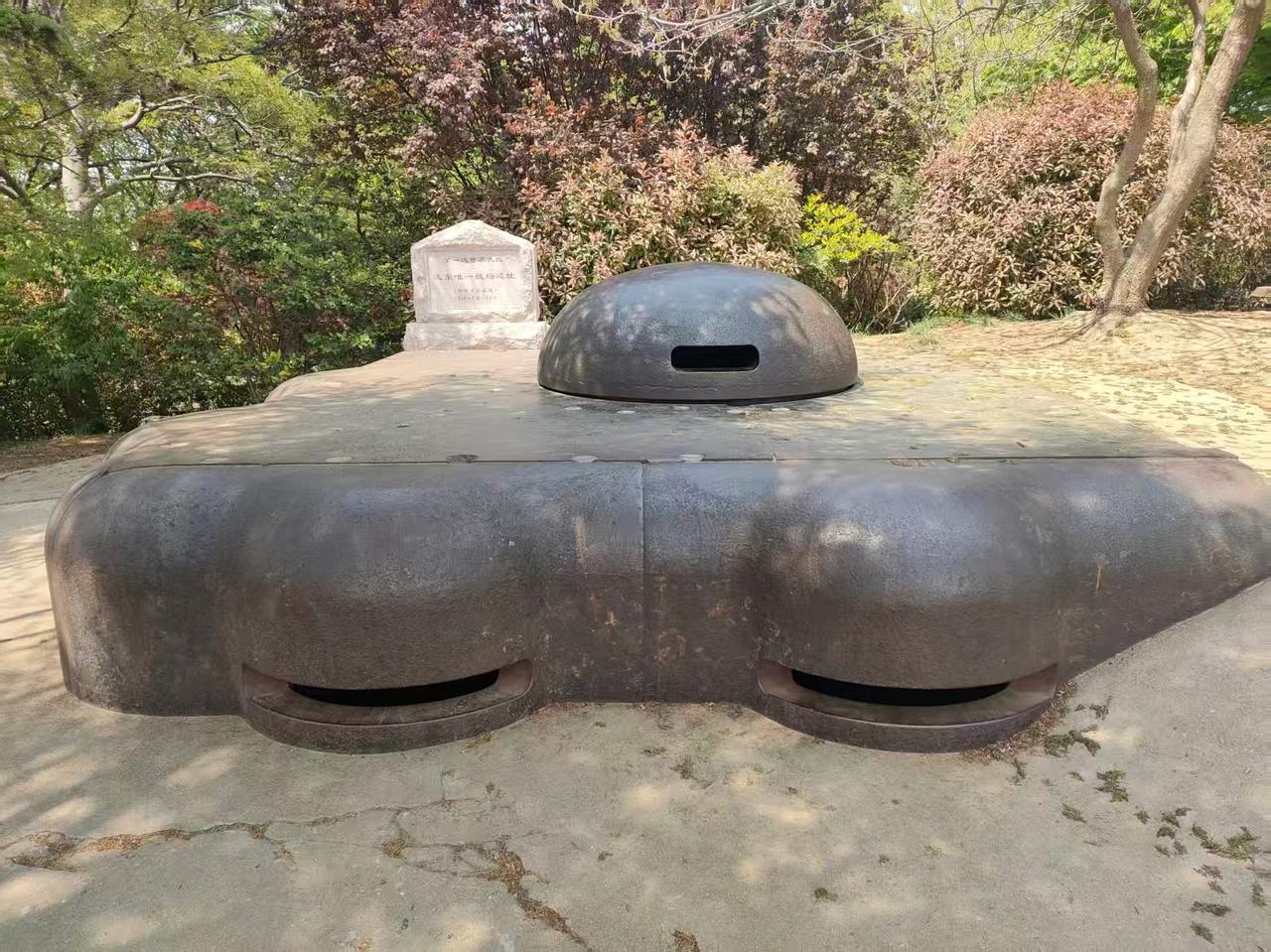 这是第一次世界大战中远东唯一战场遗址。日本与德国在青岛展开为期3个月的大战。最终