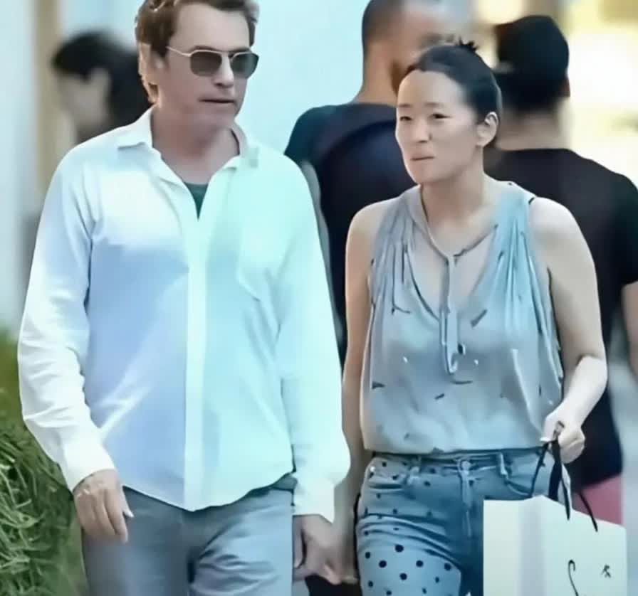 岁月是把杀猪刀。真不敢相信这是巩俐