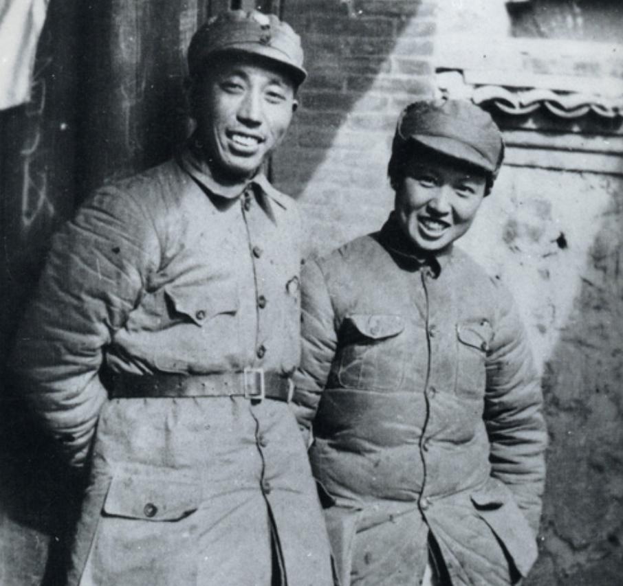 1937年，旅长王震29岁还没成家，师长贺龙急了：“王胡子，给你介绍个从北平流亡