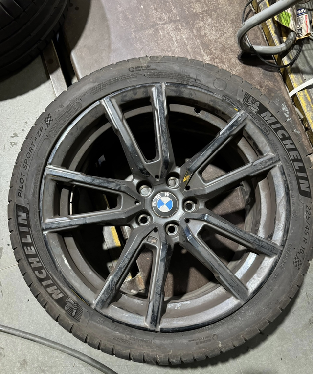 3系轮毂安装盘没有钢印图一23款325li轮毂拆下，安装盘没有图二那些钢印，有