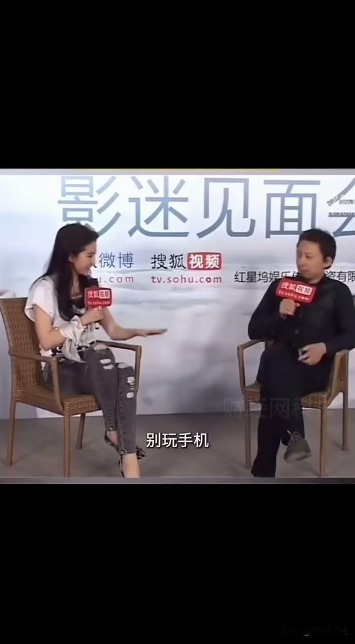 刘亦菲是娱乐圈真正内外兼修，美貌和演技都接近完美的女孩了。就连搜狐总裁张朝阳